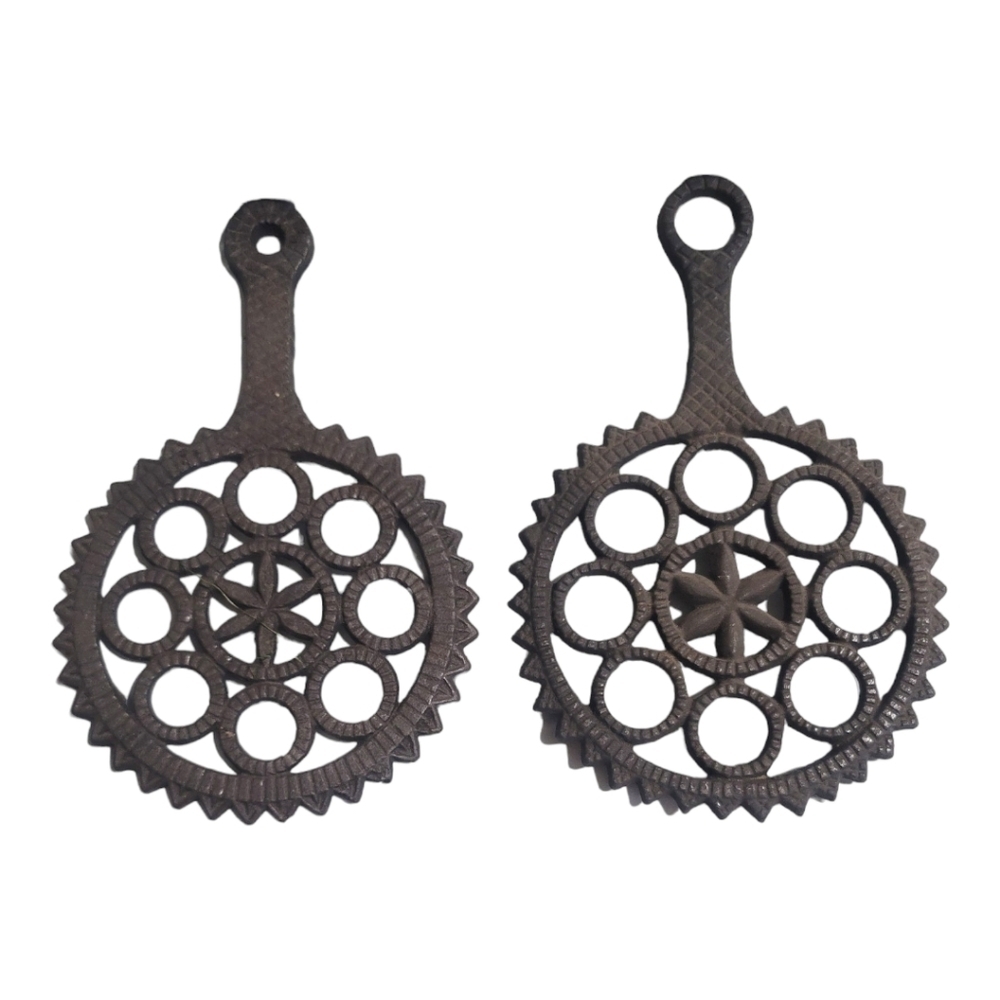 ⏳️Vintage⏳️ Cast Iron Trivet Round Pot Holders / Tea Warmer Set